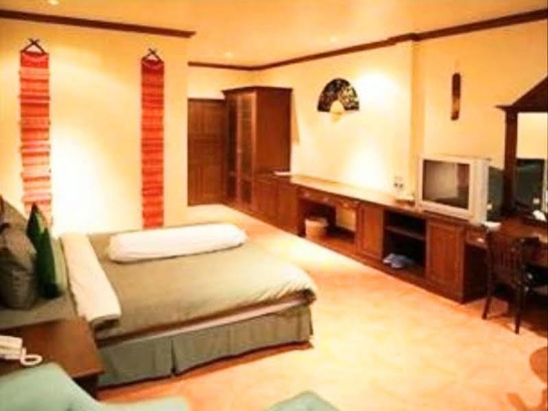 Hotel The Irish Clock à Udon Thani Extérieur photo