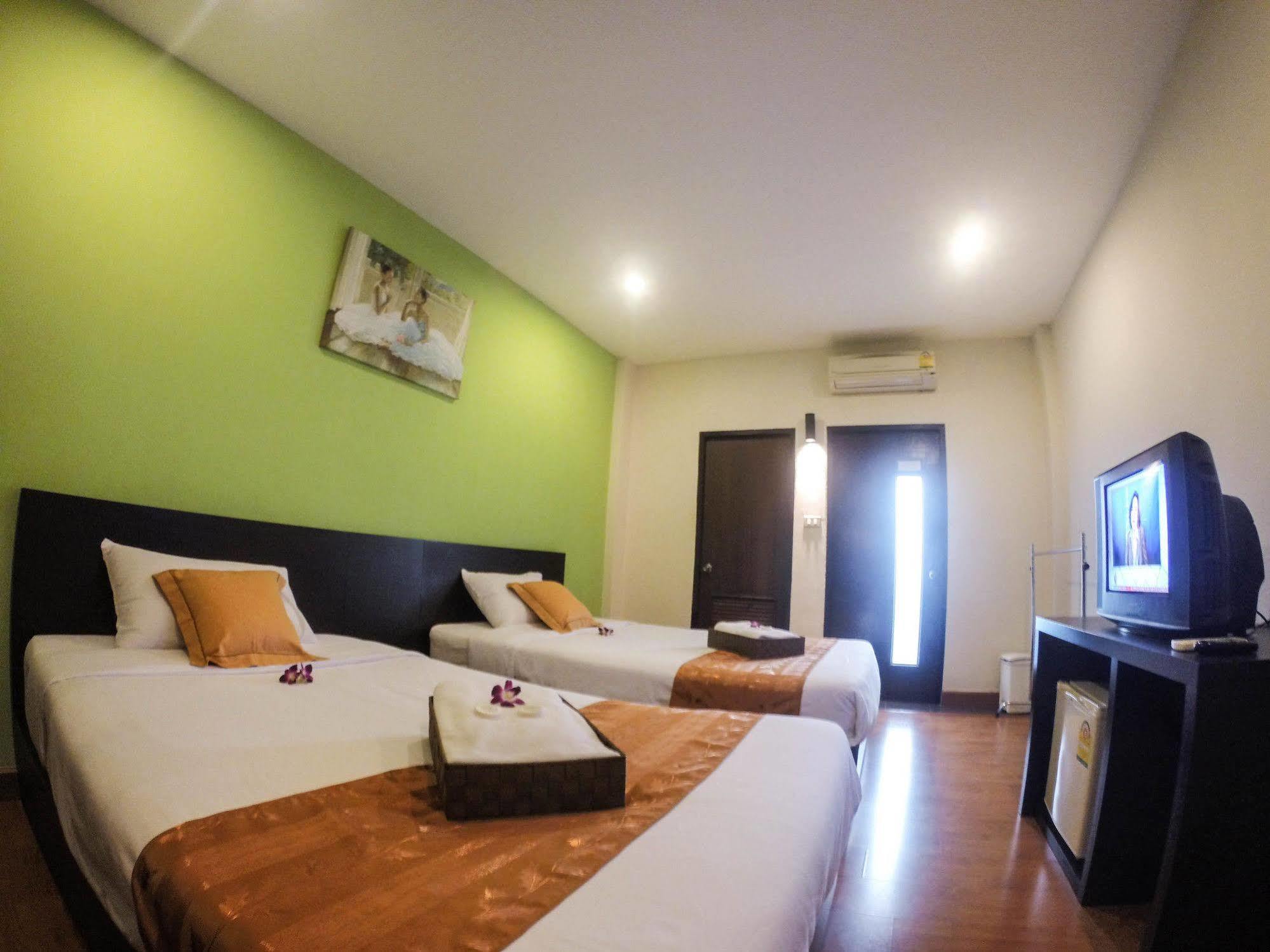 Hotel The Irish Clock à Udon Thani Extérieur photo