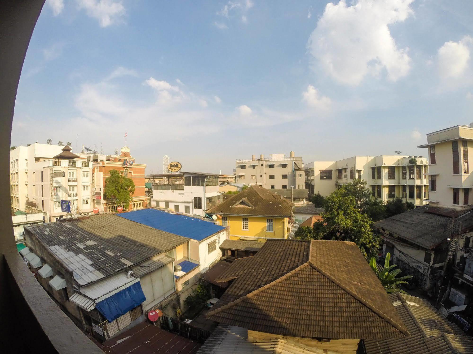 Hotel The Irish Clock à Udon Thani Extérieur photo