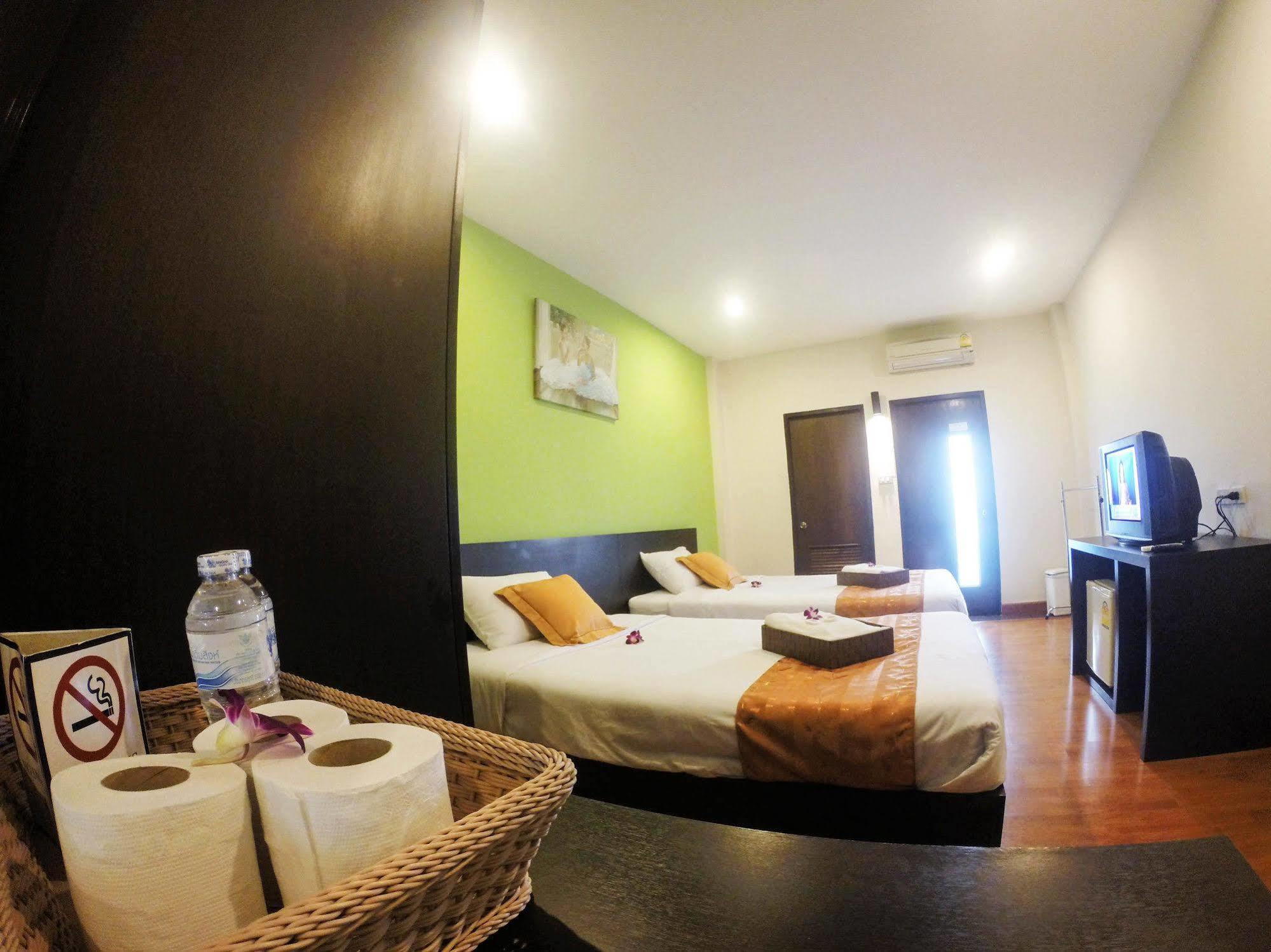 Hotel The Irish Clock à Udon Thani Extérieur photo