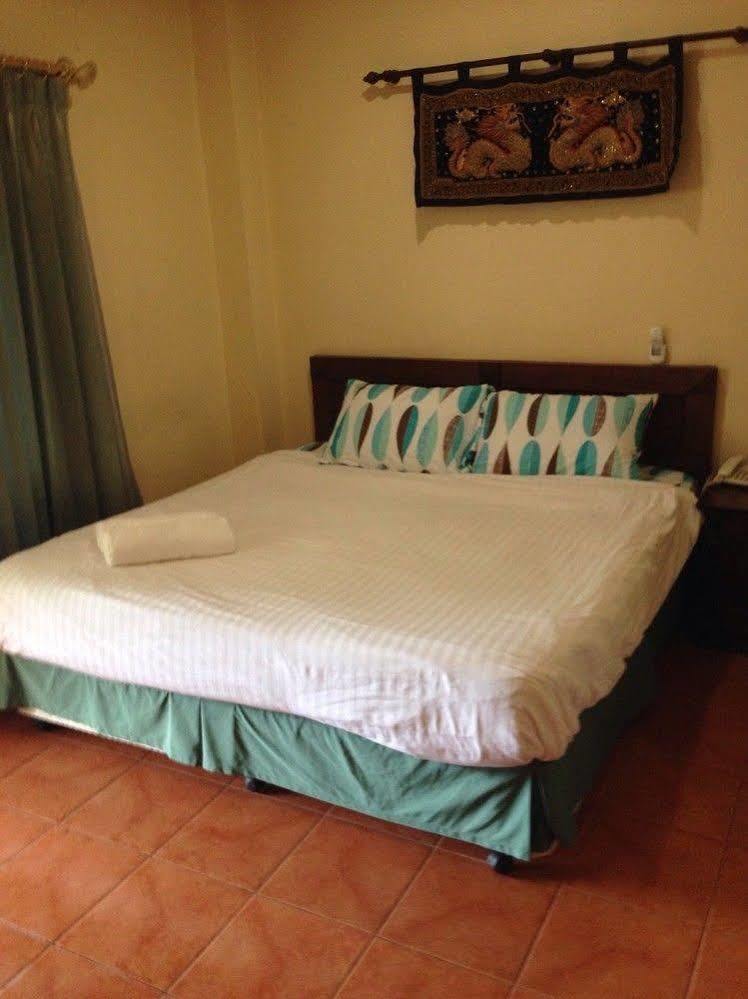 Hotel The Irish Clock à Udon Thani Extérieur photo